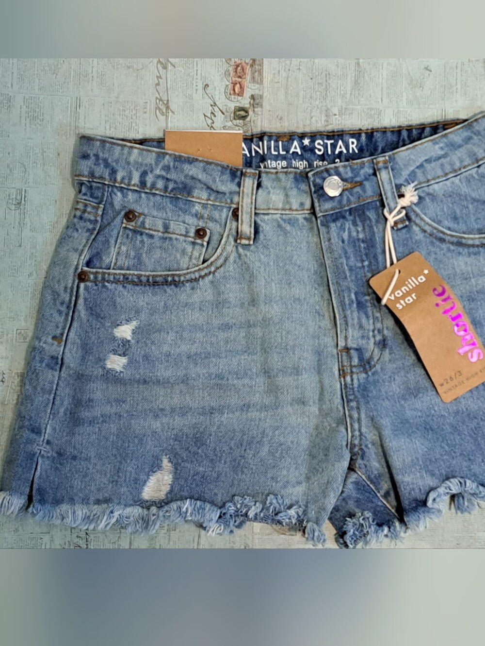 NWT Vanilla Star Women's Blue Distressed Denim Shorts with Frayed Hem Size 3